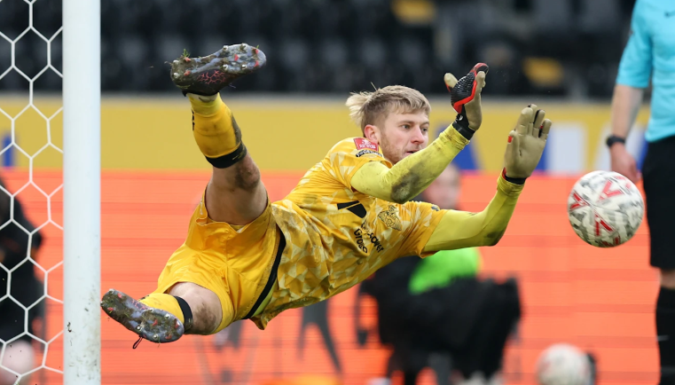 队报主编回忆做客梅西家中：他让我脱鞋，光环褪去如我们一样__队报主编回忆做客梅西家中：他让我脱鞋，光环褪去如我们一样